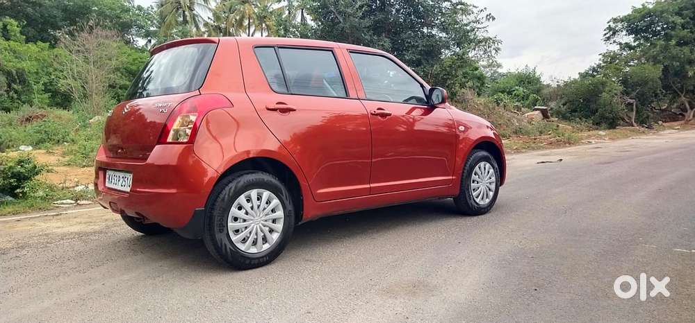 Maruti Suzuki Swift Lxi Bsiv, 2010, Petrol