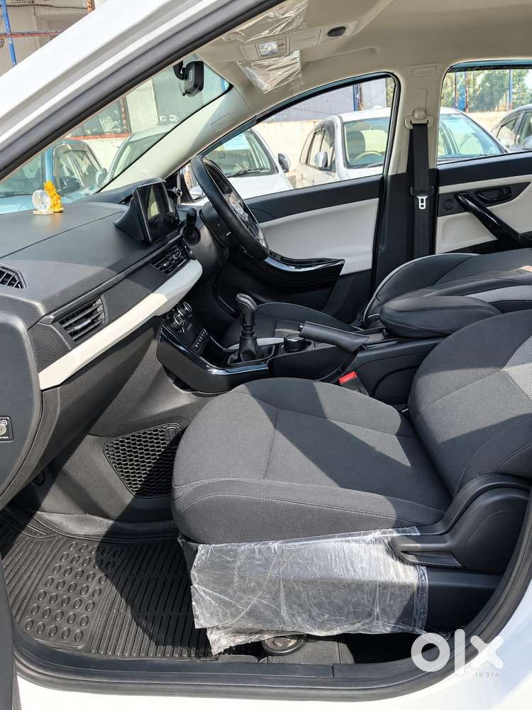 Tata Nexon, 2025, Petrol