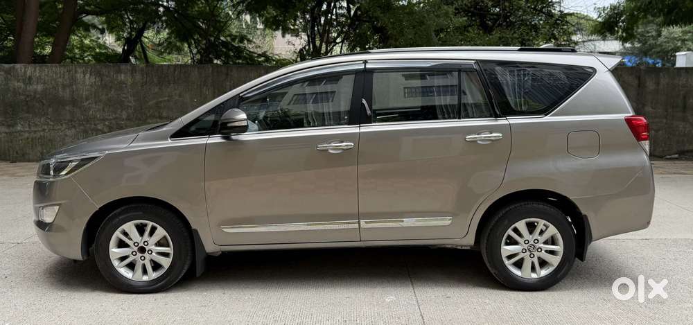Toyota Innova Crysta 2.4 V 8 Str, 2016, Diesel