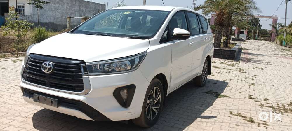 Toyota Innova Crysta 2.4 G Mt, 2022, Cng & Hybrids