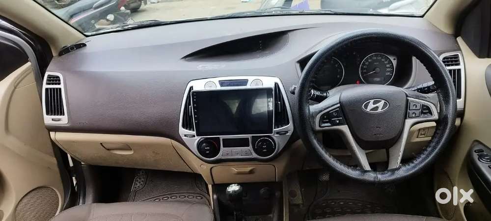 Hyundai I20 2011 Top Model Dr Used Car Silver Colour Showroom Conditio