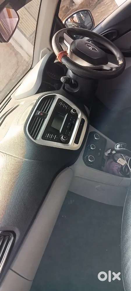 Tata Tiago Xt Icng 2016