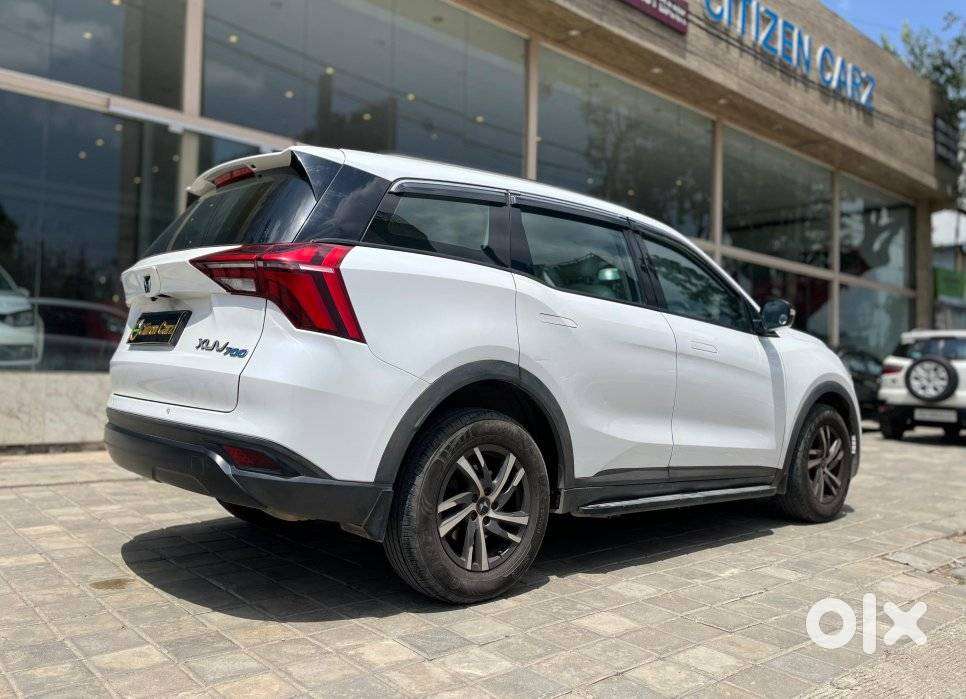 Mahindra Xuv700 2.0 Mx Petrol Mt 5 Str, 2022, Petrol