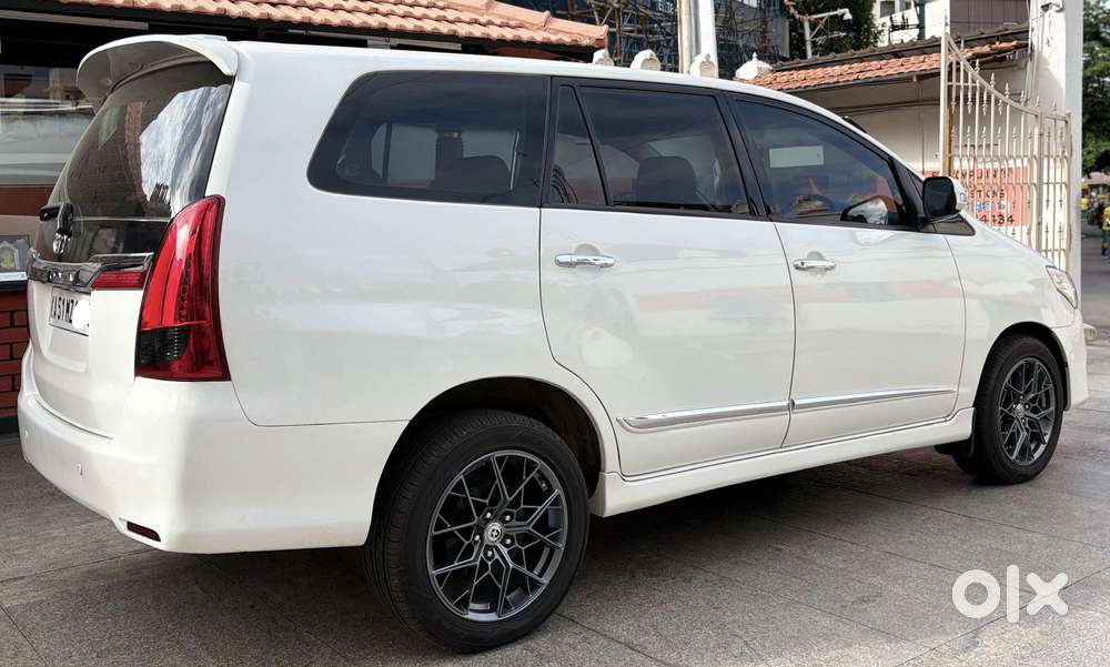 Toyota Innova 2.5 Gx (diesel) 8 Seater Bs Iv, 2015, Diesel