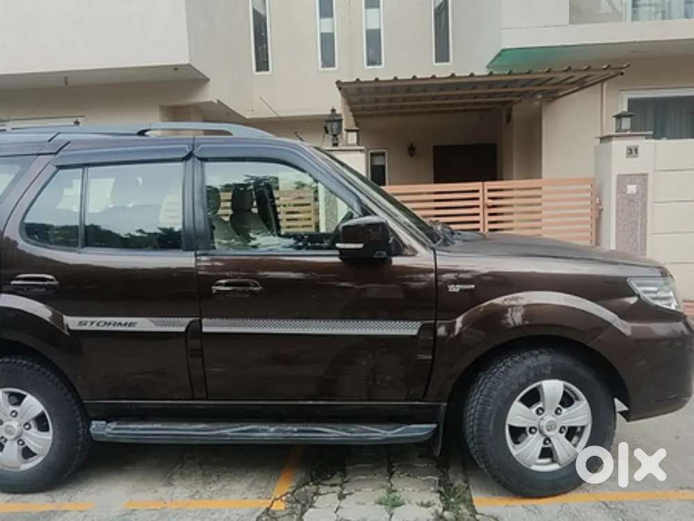 Car Has 6 Speed Gear Full Tight Condition