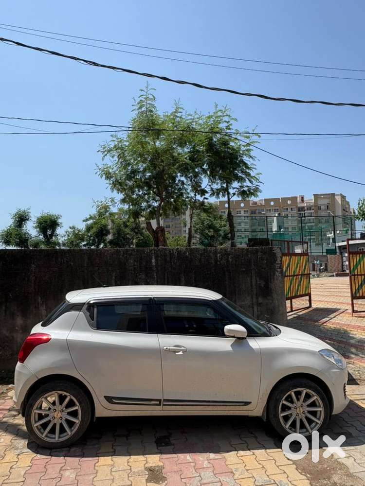 Maruti Suzuki Swift 2023 Petrol Automatic 50000 Km Driven