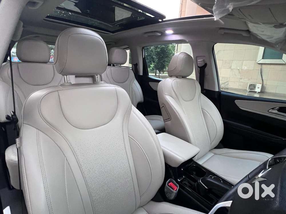 Mahindra Xuv700 2.0 Ax 7 Petrol Mt Str, 2022, Diesel