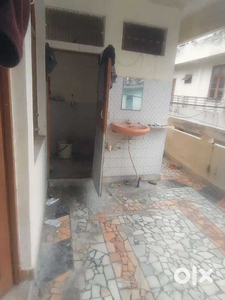 Room partener/ rent , male kr female