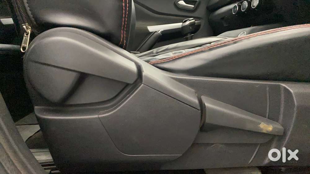 Nissan Magnite 1.0 Xv Premium Dual Tone, 2021, Petrol