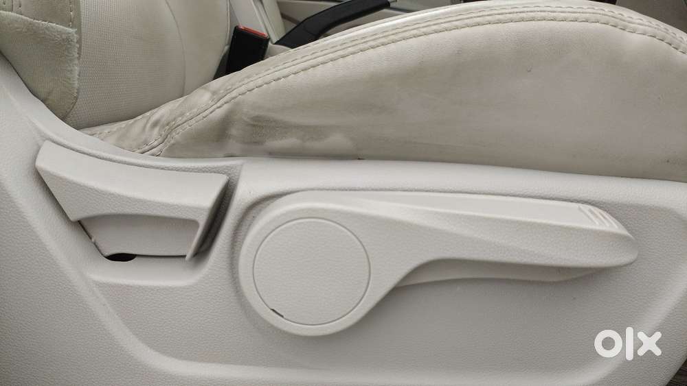 Mahindra Xuv300 1.2 W8 (o) Amt Petrol, 2022, Petrol