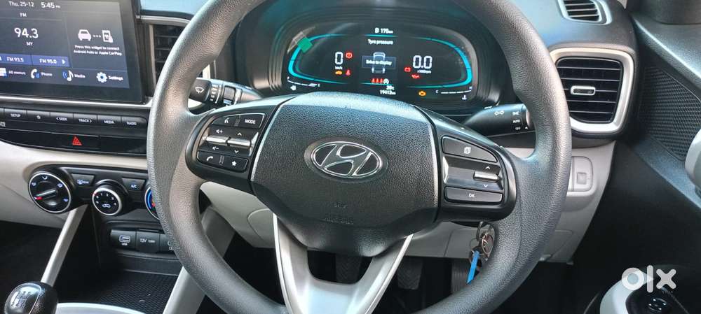 Hyundai Venue 1.2 S (o), 2024, Petrol