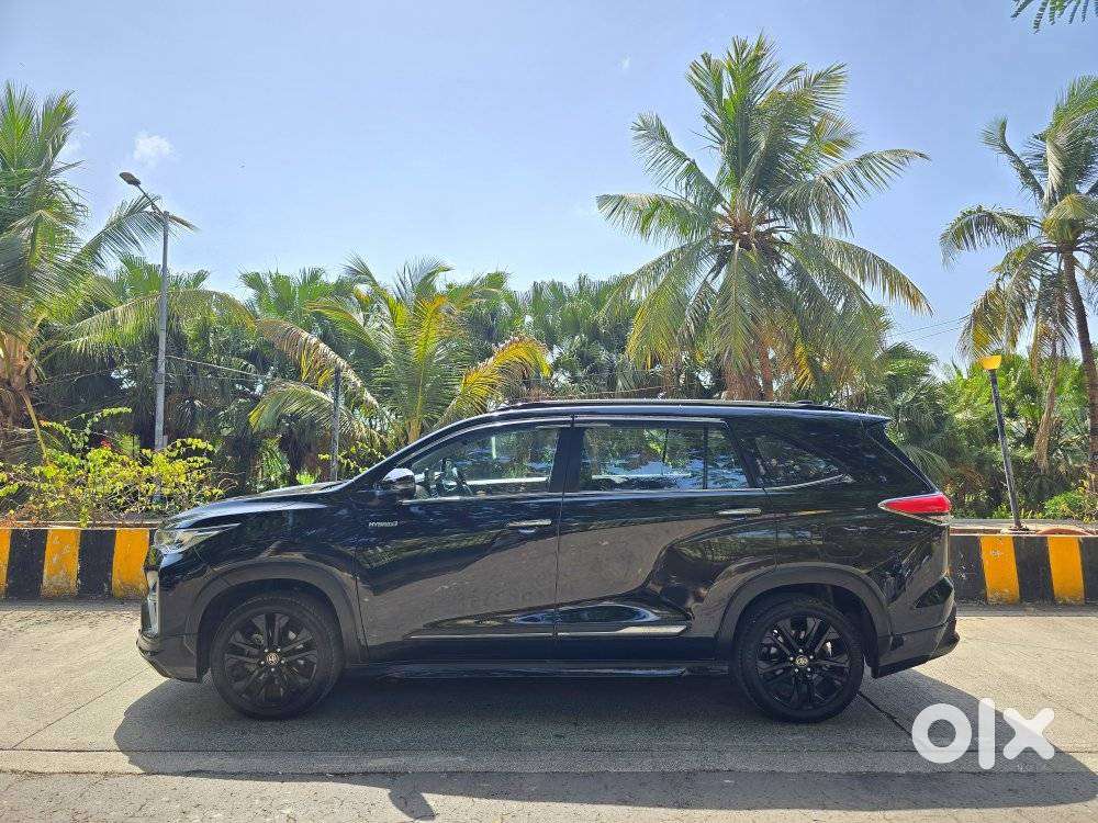 Toyota Innova Hycross 2.0 Zx (o) Hybrid 7 Str, 2024, Petrol