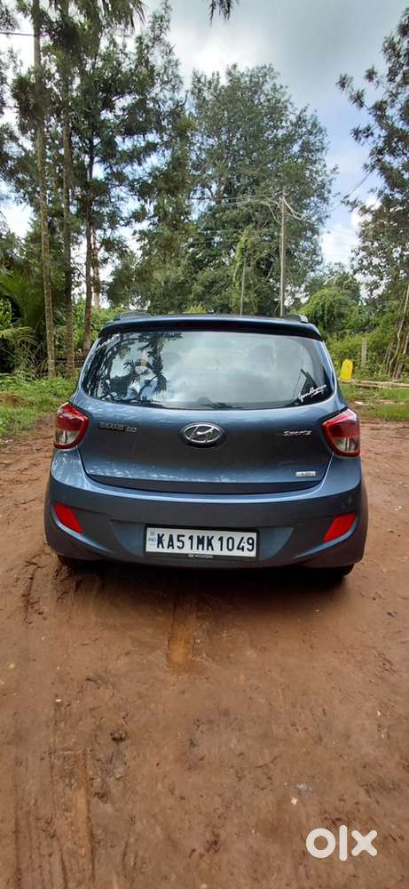 Hyundai Grand I10 2016 Petrol 121000 Km Driven