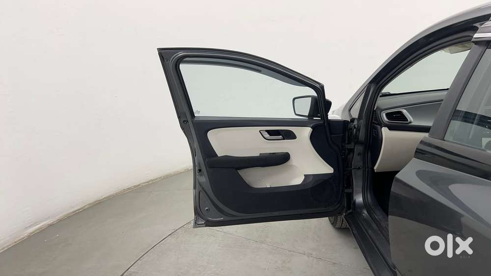 Tata Altroz Xz, 2022, Petrol