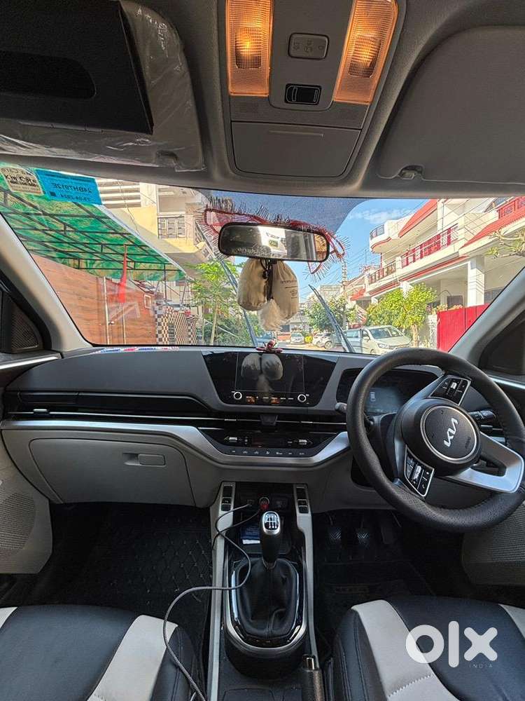 Kia Carens 2024 Petrol 14000 Km Driven