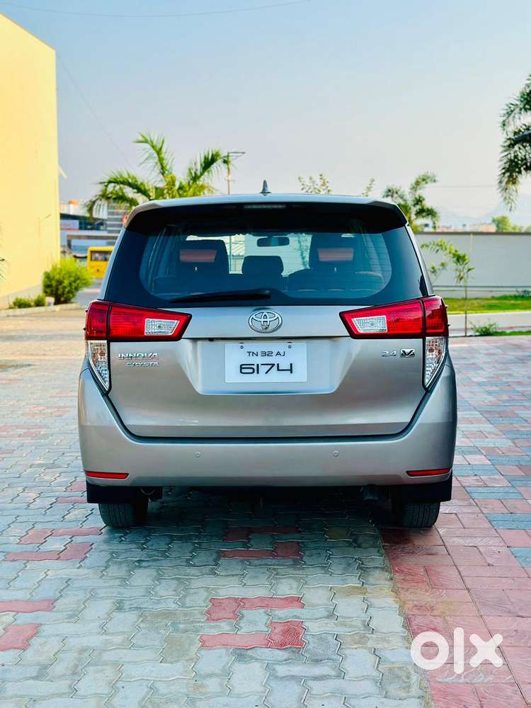 Toyota Innova Crysta 2.4 V, 2016, Diesel