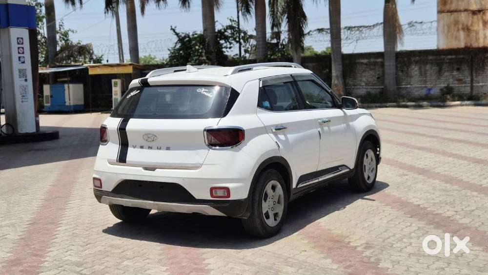 Hyundai Venue S Plus Mt 1.2 Kappa, 2021, Cng & Hybrids