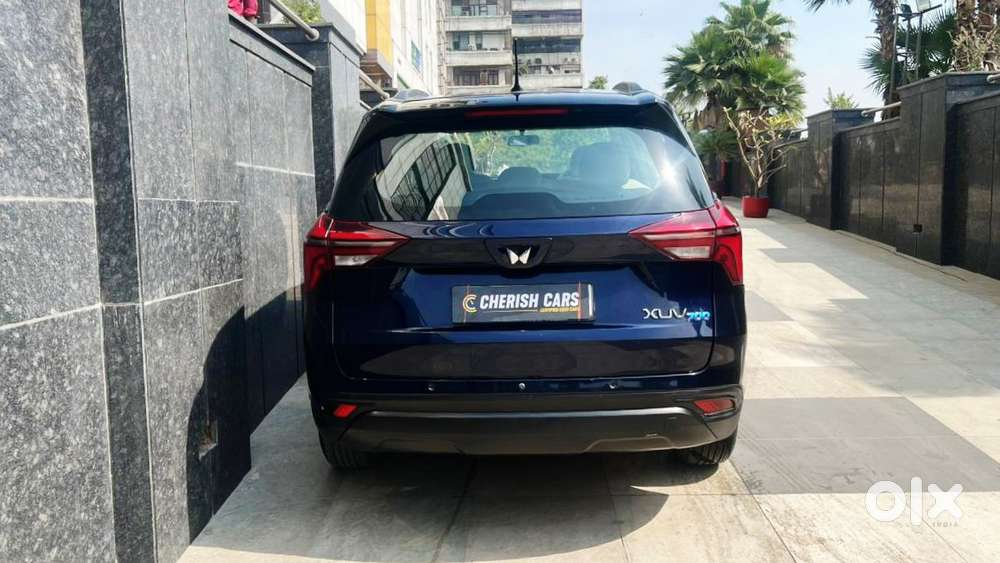 Mahindra Xuv700 2.0 Mx Petrol Mt 5 Str, 2023, Petrol