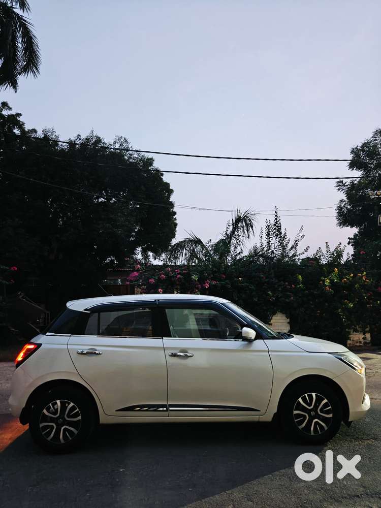 Maruti Suzuki Swift Vxi + Manual, 2024, Petrol