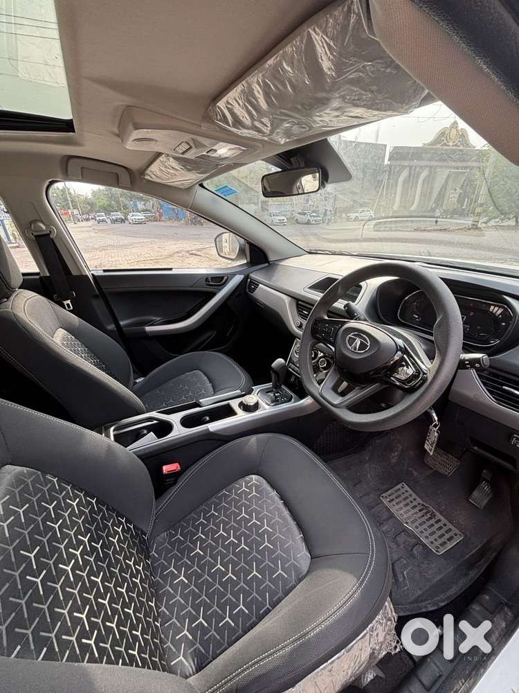 Tata Nexon 1.2 Revotron Xma Amt (s), 2023, Cng & Hybrids