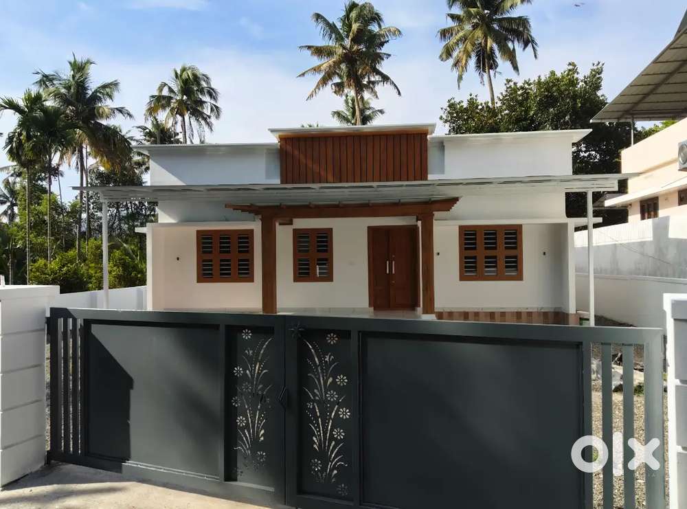 10 CENT LAND WITH 1400 SQUARE FEET NEW HOUSE FOR SALE AT CHALAKUDY