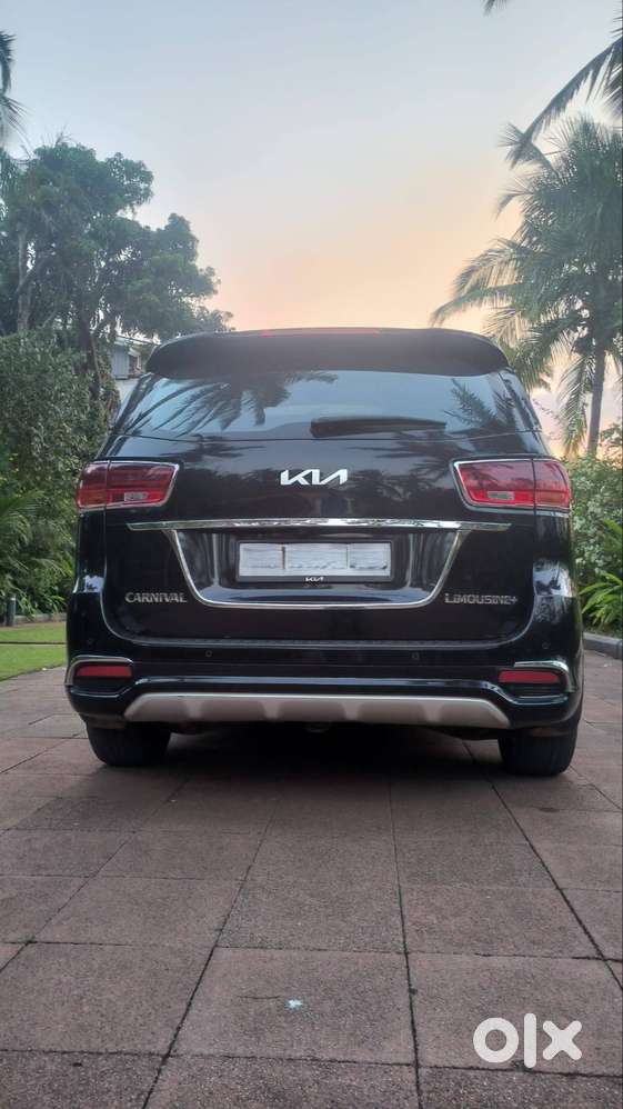 Kia Carnival Limousine Plus 7-seater Diesel  Single Owner