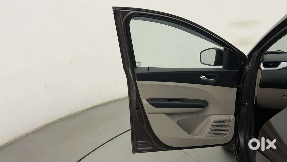 Renault Triber Rxz Easy-r Amt Dual Tone, 2023, Petrol