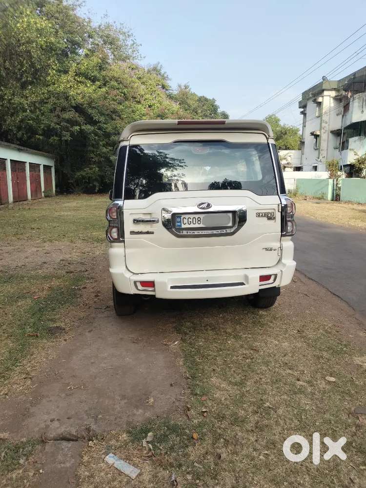 Scorpio S2 9 Seater