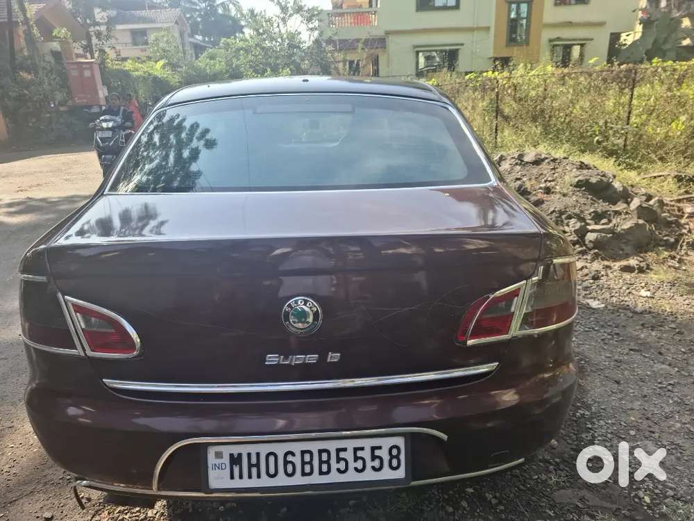 Skoda Superb 2011 Diesel Well Maintained. Sunroof Is Main Attraction