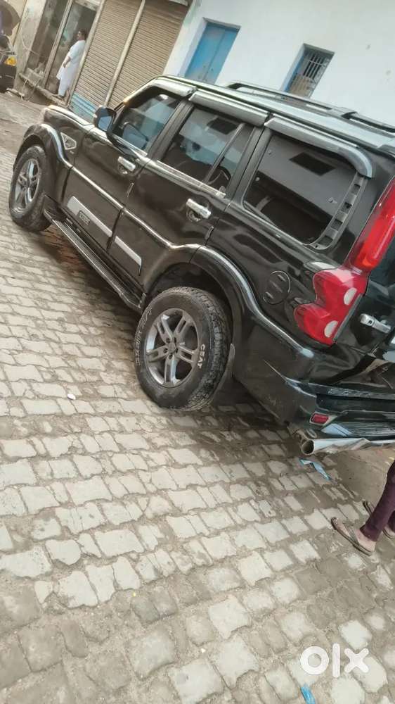 Ok Gadi H Black  Z Koi Kami Nhi H New Tayar H