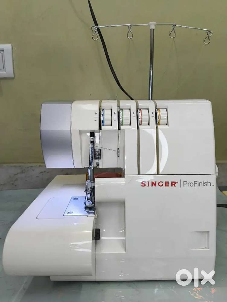SINGER ProFinish OVERLOCK MACHINE