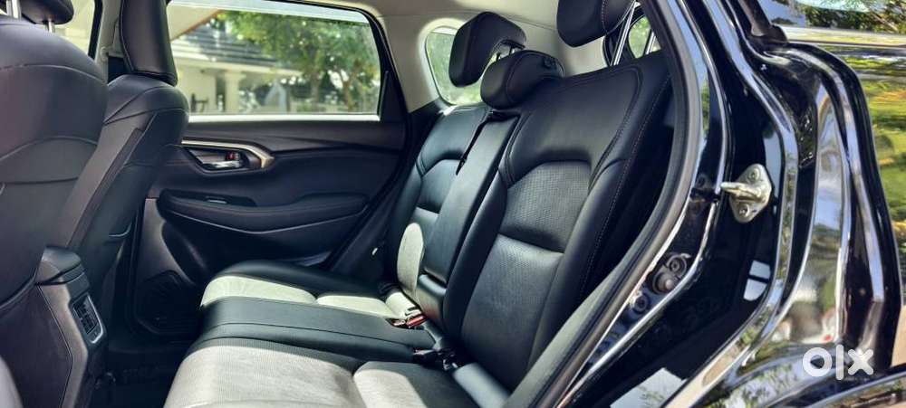 Maruti Suzuki Grand Vitara 1.5 Alpha Plus Intelligent Hybrid Ecvt, 2..