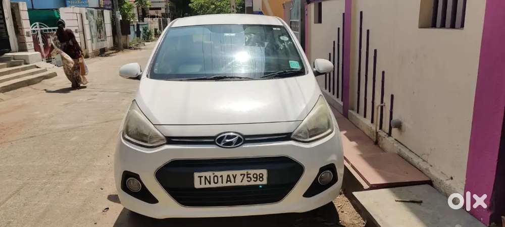 White Hyundai Xcent 2015 Petrol. Automatic Transmission.good Condition