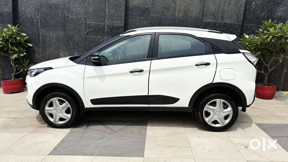 Tata Nexon 1.2 Revotron Xma Amt (s), 2023, Petrol