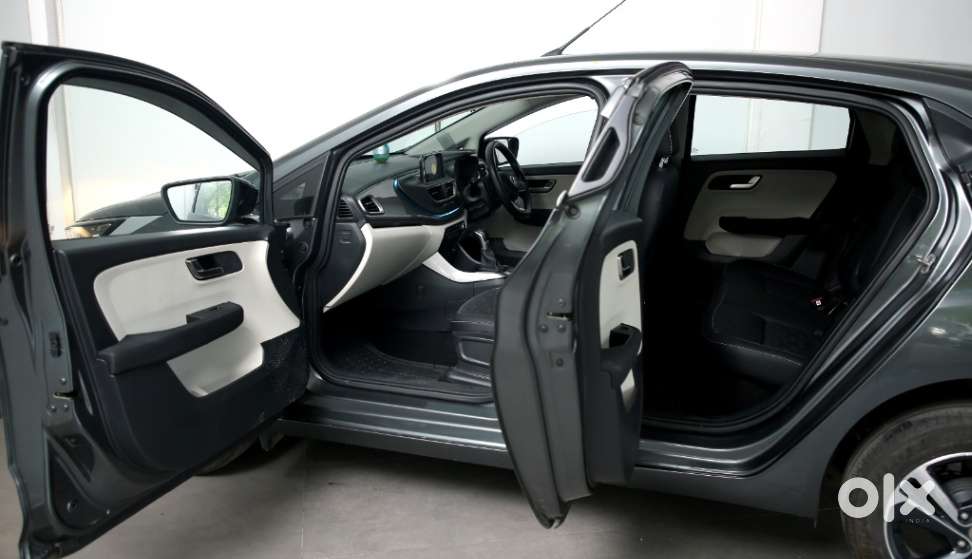 Tata Altroz 1.2 Xza Plus, 2023, Petrol