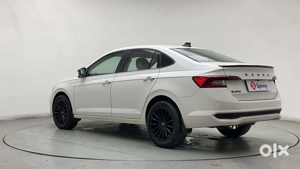 Skoda Slavia Ambition 1.0l Tsi At, 2022, Petrol