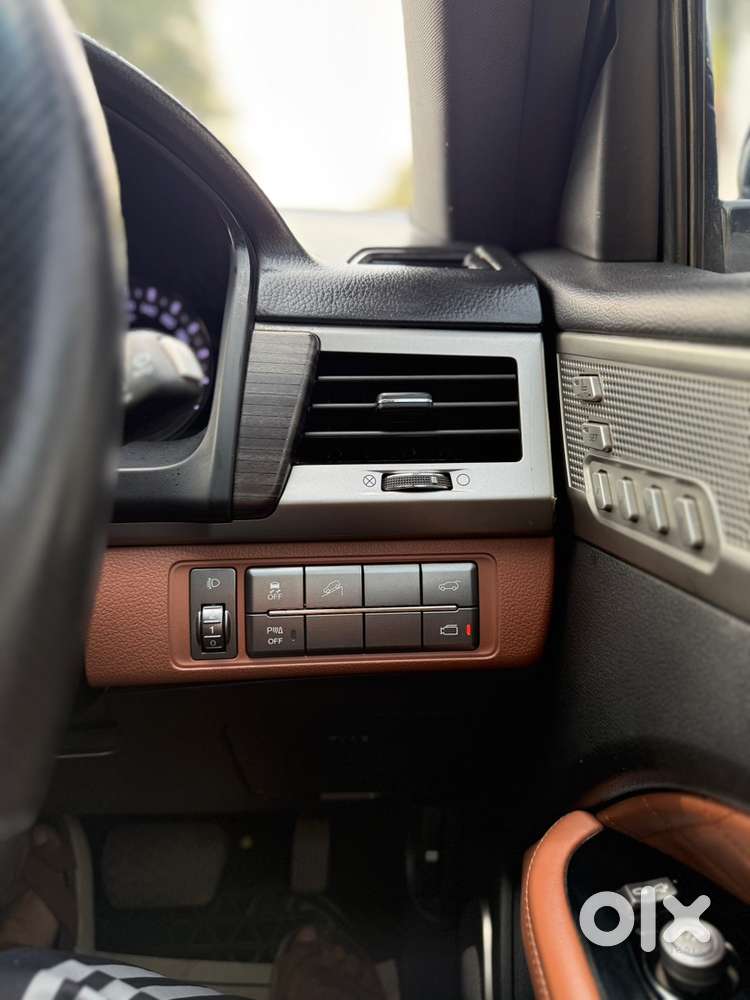 Mahindra Alturas G4 Bs6 2020 Model 4x4 Automatic