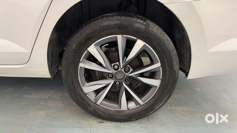 Skoda Slavia Style 1.0l Tsi At, 2022, Petrol