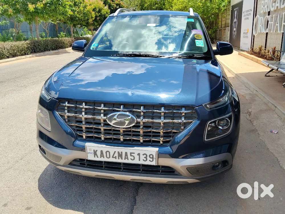 Hyundai Venue 2022 Petrol 65000 Km Driven