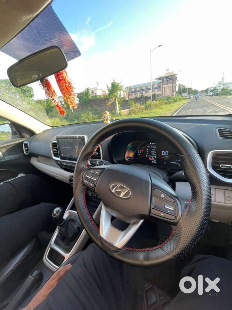 Hyundai Venue Petrol 2025