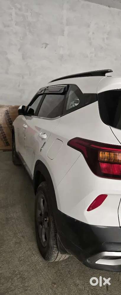 2023 Kia Seltos Htk Plus Imt Petrol  White  45,000 Km  Single Owner