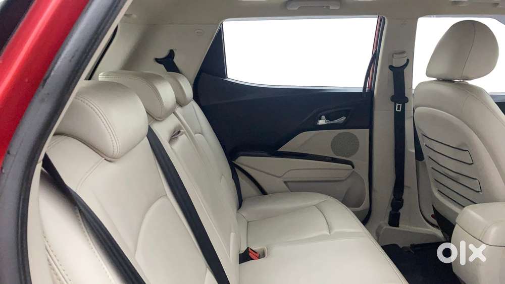 Mahindra Xuv300 1.2 W8 (o) Amt Petrol, 2021, Petrol