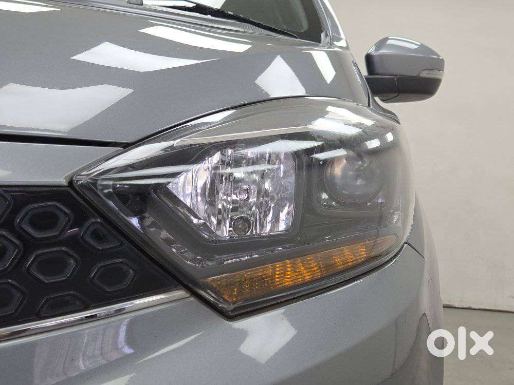 Tata Tigor Xza, 2018, Petrol