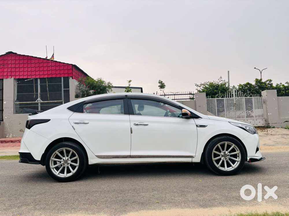 Hyundai Verna 1.5 Sx Ivt, 2022, Petrol