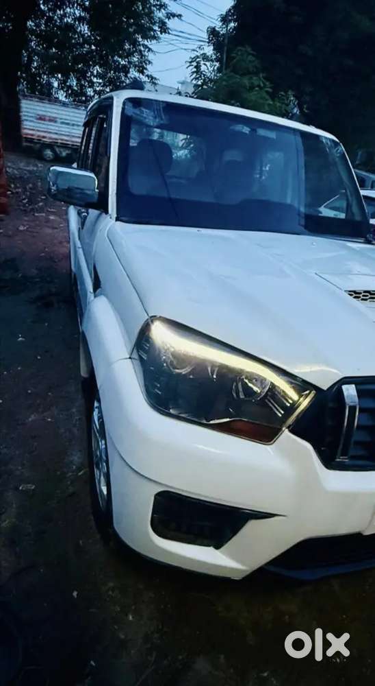 Mahindra Scorpio S6 Plus 2014 Diesel Manual