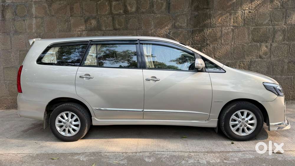 Toyota Innova 2.5 G (diesel) 8 Seater Bs Iv, 2015, Diesel