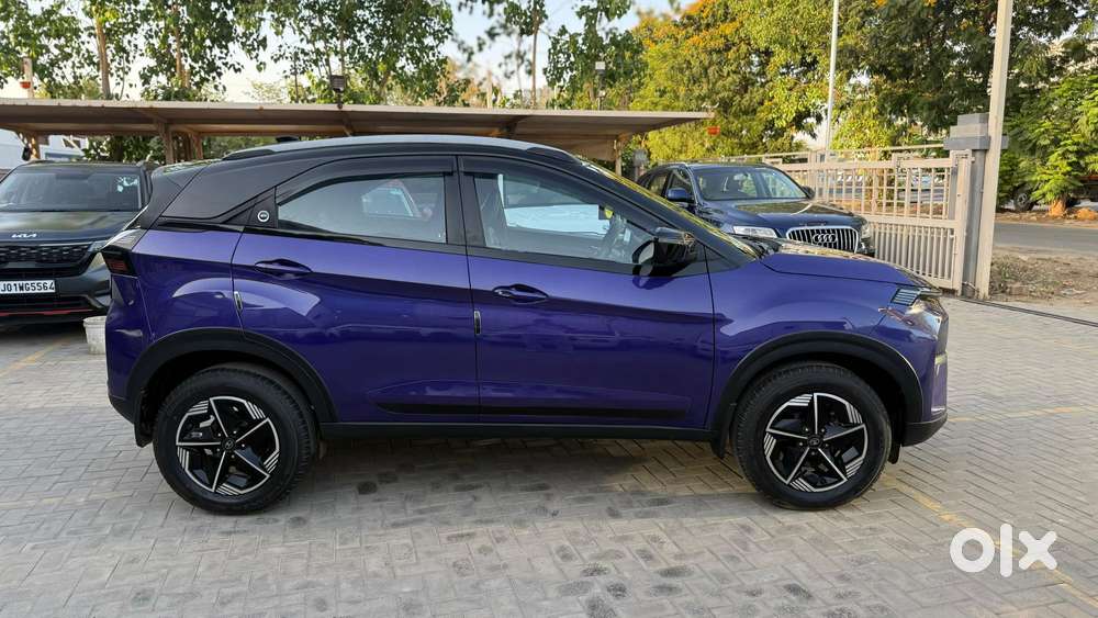 Tata Nexon Fearless Plus S Purple 1.5 Revotorq Diesel 6amt Dual Tone..