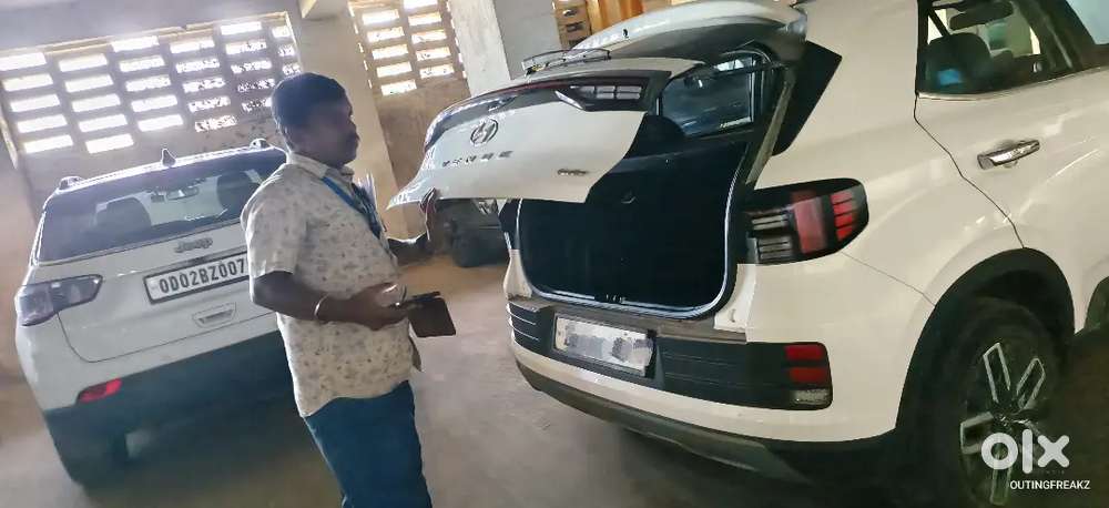 Hyundai Venue Mid-variant Turbo Model 16wheel Cruise Control Imt