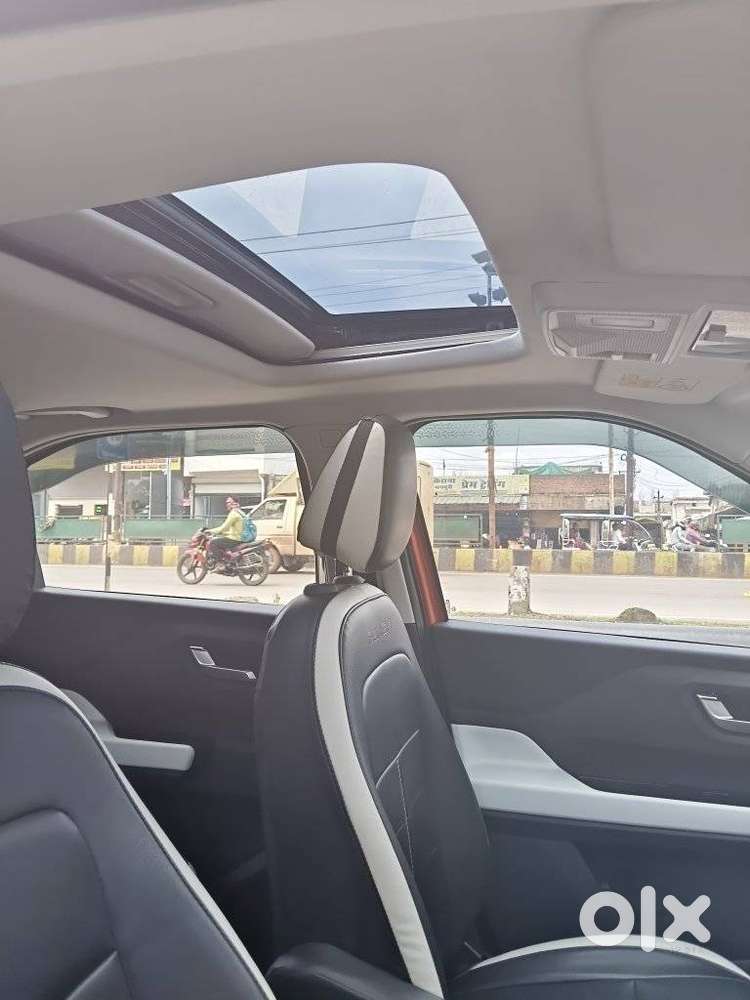 Tata Punch 1.2 Revotron Creative Dual Tone, 2023, Petrol