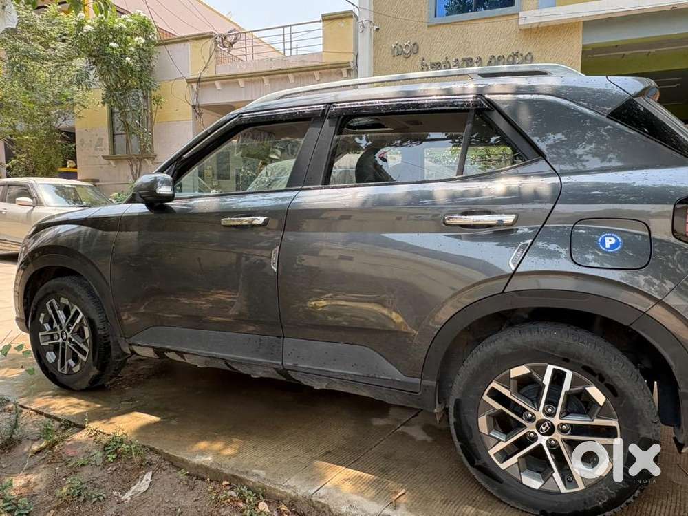 Hyundai Venue 2025 Petrol 32000 Km Driven